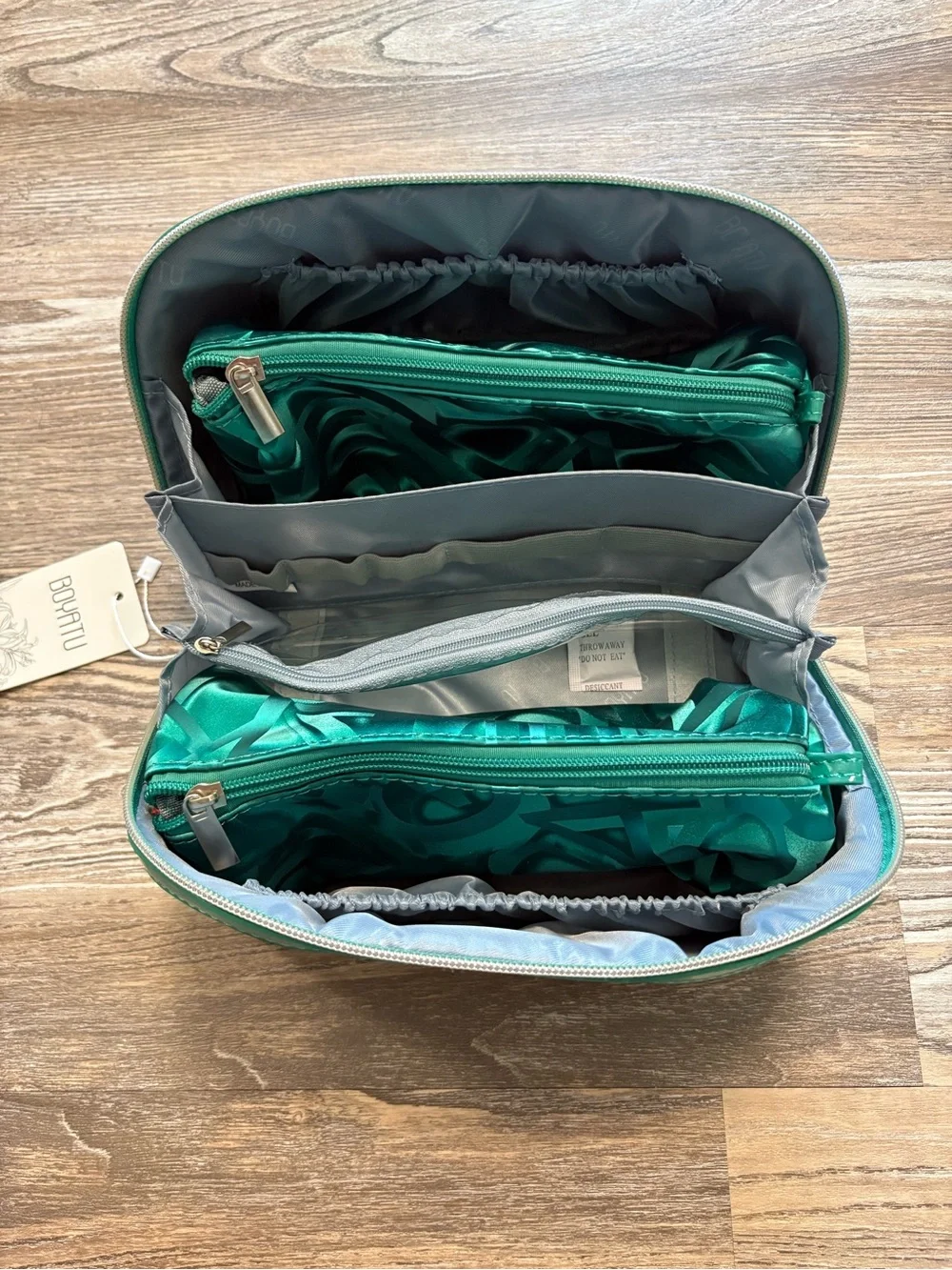 BOYATU Green Travel Makeup Bag NWT
